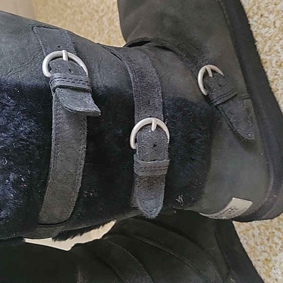 UGG boots black with bucket details  size 9 - Picture 3 of 8